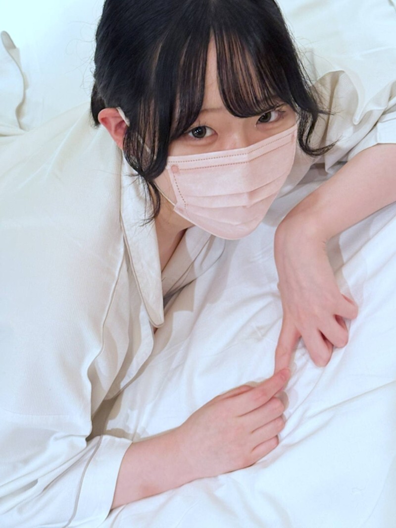 FC2-PPV-4692702 "Peeeeeeeeee♡" SSS-class fair-skinned and innocent girl takes off her underwear and cums with a vibrator♡ She is at the mercy of a creepy old man